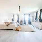 Casa vacanze Wiesengut Famous Areas Around Us, 10 Min To Salzburg, Mountainview *